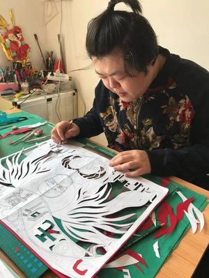 禪城文藝作者以剪紙、書(shū)法為載體，為武漢加油打氣并承辦展覽活動(dòng)